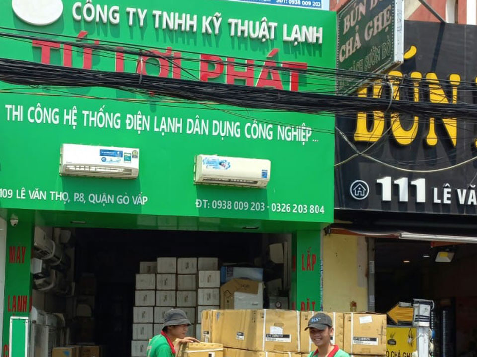 Tứ Lợi Phát nhập hàng